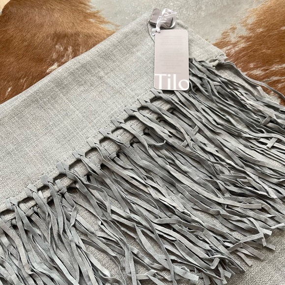 TILO Scarves Gorgeous Suede Fringe Scarf. Cashmere, Silk, Wool blend of beauty. - Picture 5 of 8